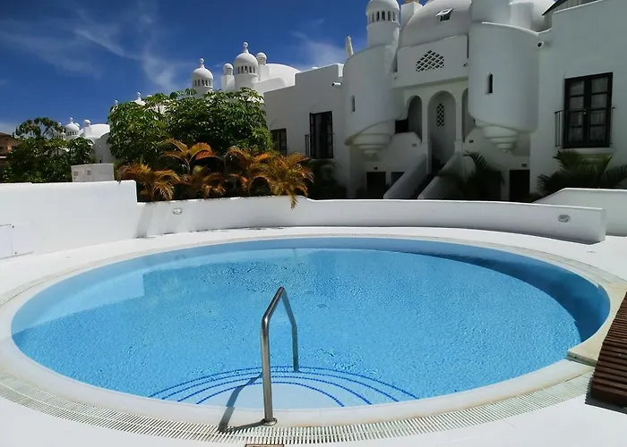 Blu Paradise - Heated Pool 아데제