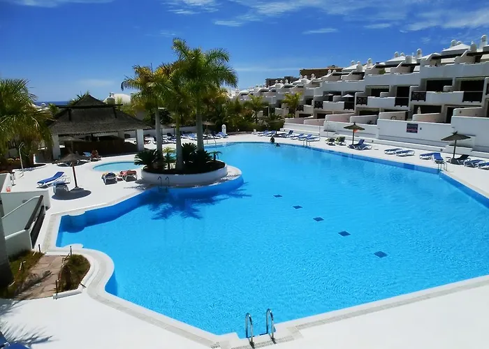 Blu Paradise - Heated Pool 아데제